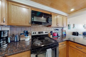Fridge, microwave, oven, stovetop - Gulf-front condo with a private balcony, pool and hot tub access, & central AC (Panama City Beach)