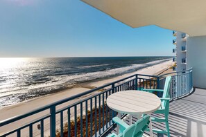 Property grounds - Beautiful Gulf-front condo with resort pool & hot tub - right on the beach (Panama City Beach)