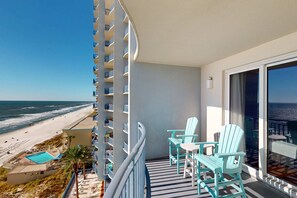 Property grounds - Beautiful Gulf-front condo with resort pool & hot tub - right on the beach (Panama City Beach)