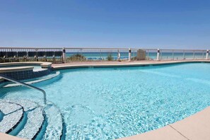 Pool - Flat with stunning view, pool, & beach access (Panama City Beach)