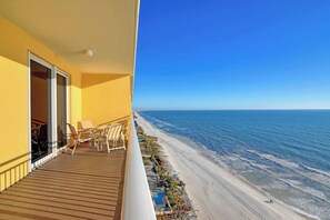 Property grounds - Waterfront condo with a balcony overlooking the Gulf, pool & a gym (Panama City Beach)