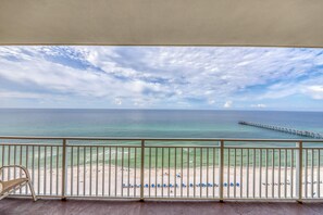 Property grounds - Waterfront condo with a balcony overlooking the Gulf, pool & a gym (Panama City Beach)