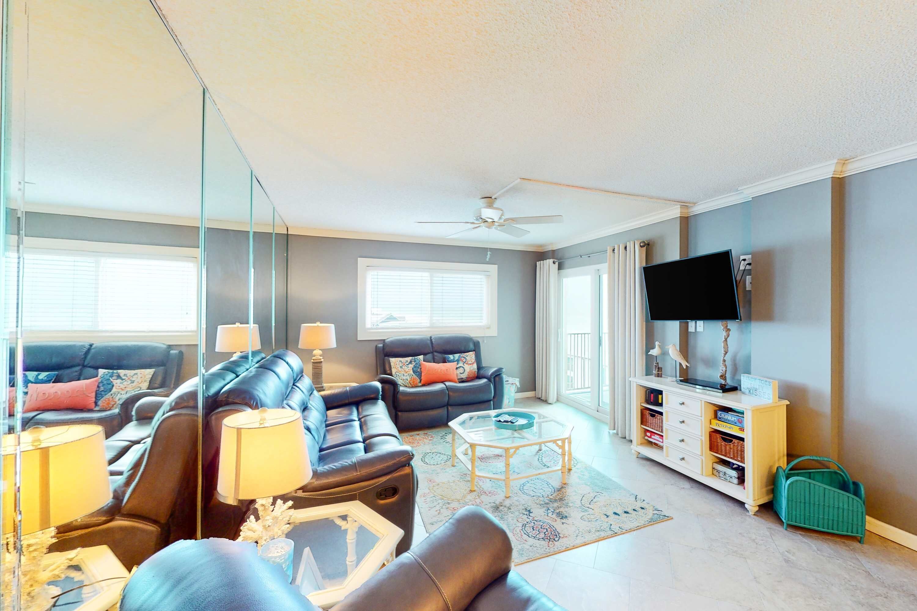 Televisión, reproductor de DVD y oficina 