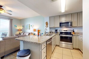 Fridge, microwave, oven, stovetop - Gorgeous beachfront condo, shared pool and beach access (Panama City Beach)