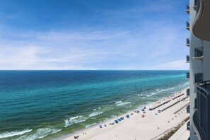 On the beach - Gulf-front condo with balcony, seasonal beach service, pool & hot tub (Panama City Beach)