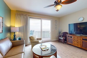 TV, DVD player, stereo, offices - Gulf-front condo with balcony, seasonal beach service, pool & hot tub (Panama City Beach)