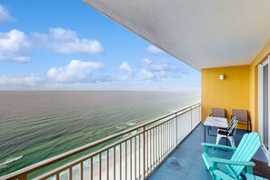 Property grounds - Condo with amazing view, family pools, hot tub, lazy river & beach service (Panama City Beach)