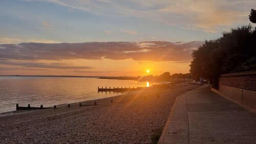 Beach opposite, panoramic sea views and a garden bar to enjoy