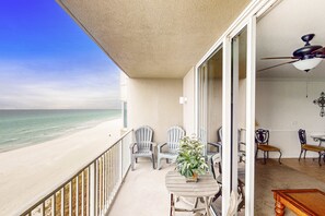Terrace/patio - Lovely fourth-floor condo with lagoon pools, gym, hot tub, sauna & game room (Panama City Beach)