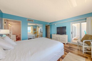 2 bedrooms, iron/ironing board, WiFi, bed sheets - Gorgeous Oceanfront condo with washer/dryer, Gulf-front balcony & pool/hot tub (Perdido Key)