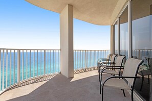 Terrace/patio - Resort style condo w/ shared pools, free WiFi and cable - steps to beach (Panama City Beach)