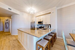 Fridge, microwave, oven, stovetop - Stunning 4th-floor condo with pool, tennis, pickleball, ocean & beach view (Santa Rosa Beach)