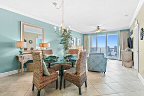 Dining - 16-floor beachfront condo with amazing views, indoor/outdoor pools, & hot tub (Panama City Beach)