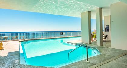Inviting Gulf-front condo In Perdido Key with waterfront pool/hot tub and oceanfront balcony
