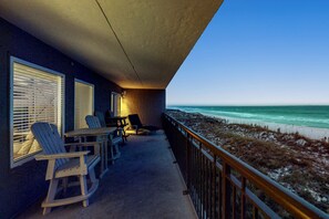 Property grounds - Third-floor bright Gulf front condo with dreamy views - close to everything (Fort Walton Beach)