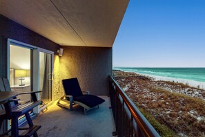 Property grounds - Third-floor bright Gulf front condo with dreamy views - close to everything (Fort Walton Beach)
