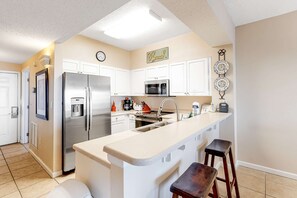 Fridge, microwave, oven, stovetop - Inviting Gulf-front condo In Perdido Key with waterfront pool/hot tub and oceanfront balcony (Perdido Key)