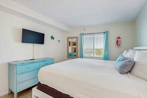 1 bedroom, iron/ironing board, WiFi, bed sheets - Gulf-front condo with shared pool & gym, balcony, WiFi, & great view (Perdido Key)