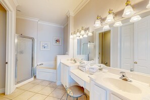 Shower, towels - Open condo, on-site pool & hot tub, gulf-front balcony, on the beach (Perdido Key)