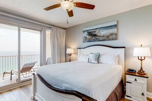2 bedrooms, iron/ironing board, Internet, bed sheets - Beachside condo with a pool, hot tub, washer/dryer, beach access - snowbirds OK (Panama City Beach)