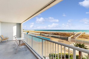 Property grounds - 2nd-floor, oceanfront condo with Gulf view, W&D, heated pool, & large balcony (Fort Walton Beach)