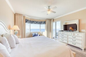 2 bedrooms, iron/ironing board, WiFi, bed sheets - Welcoming, beachfront condo with Gulf views, pools & fitness center (Panama City Beach)