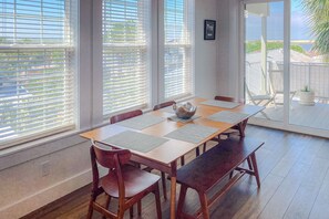 Dining - Waterfront apartment with lovely views in walkable location (Apalachicola)