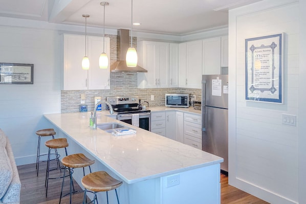 Fridge, microwave, oven, stovetop - Waterfront apartment with lovely views in walkable location (Apalachicola)