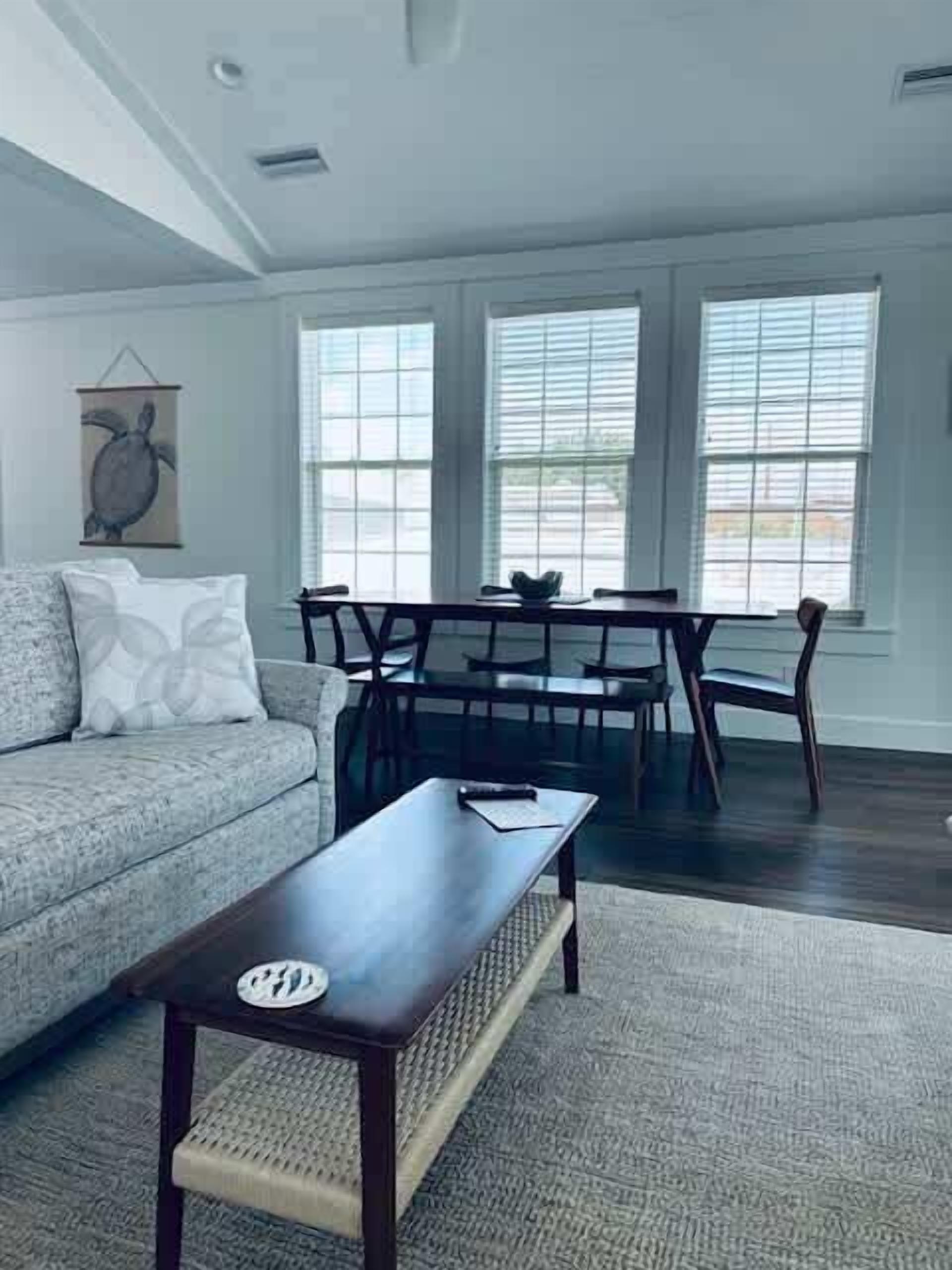 Televisión y oficina 