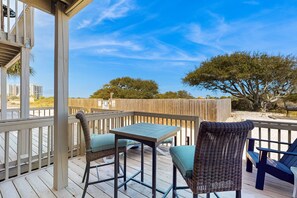 Outdoor dining - Spacious Condo with full kitchen, shared pool and beach access (Perdido Key)