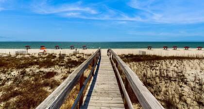 Spacious Condo with full kitchen, shared pool and beach access