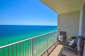 Property grounds - Gorgeous gulf-front location & resort pools, beach service, and hot tubs (Panama City Beach)