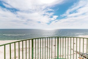 On the beach - 9th-floor, Gulf-front condo with spectacular views, pool, beach access & private balcony (Perdido Key)