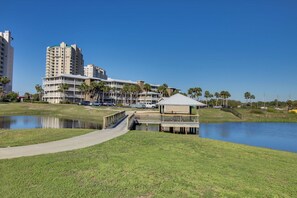 Exterior - Updated condo with balcony, central AC, pools, hot tub, grills, & beach access (Perdido Key)