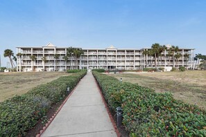 Exterior - Updated condo with balcony, central AC, pools, hot tub, grills, & beach access (Perdido Key)