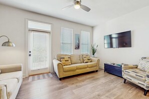 TV, offices - Cozy coastal condo with shared pool, full kitchen & close to beach (Santa Rosa Beach)