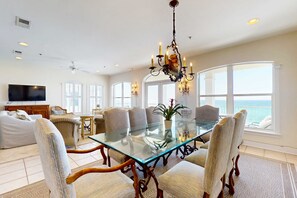 Dining - Beachfront escape w/ sweeping ocean views & shared pool - snowbirds welcome! (Santa Rosa Beach)