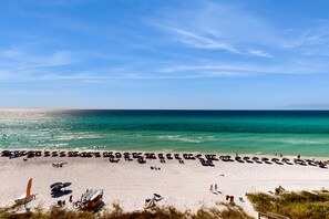 On the beach - Beachfront escape w/ sweeping ocean views & shared pool - snowbirds welcome! (Santa Rosa Beach)