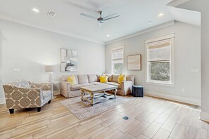 TV, offices - White Coral Chateau (Miramar Beach)
