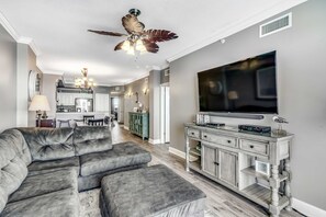 TV, DVD player, offices - Stunning Gulf-front condo with balcony, pool, hot tub, gym & beach views (Panama City Beach)