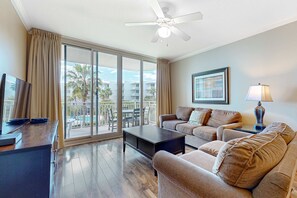 TV, DVD player, offices - 3rd Floor Exquisite Condo At Waterscape Children's Playground, 2 Hot Tubs (Fort Walton Beach)