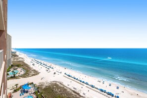 On the beach - Inviting 16th-floor condo with direct Gulf-front views, pools & gym (Panama City Beach)