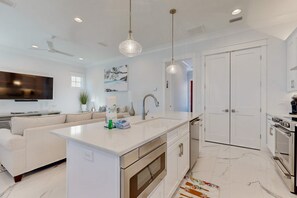 Fridge, microwave, oven, stovetop - Villa Lago - Seaside Sanctuary (Miramar Beach)