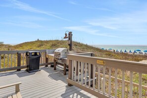 Property grounds - Elegant, beachfront condo with a furnished balcony, views & two pools (Panama City Beach)