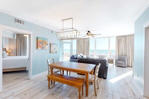 Dining - Beachy, Gulf-front condo at Waterscape Waterfall, lazy river, barbecue grills (Fort Walton Beach)