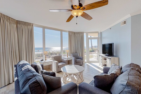 TV, DVD player, offices - Beachy, Gulf-front condo at Waterscape Waterfall, lazy river, barbecue grills (Fort Walton Beach)