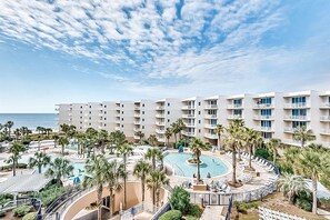 Pool - Beachy, Gulf-front condo at Waterscape Waterfall, lazy river, barbecue grills (Fort Walton Beach)