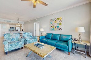 TV, DVD player, offices - Spacious Rental W/ Views Of The Gulf, Beach Service, Walk To Restaurants (Fort Walton Beach)