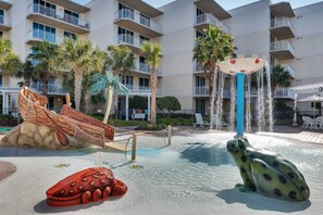Property grounds - Fifth-floor condo with balcony, pools, hot tub, gym, W/D, &WiFi - beach access (Fort Walton Beach)