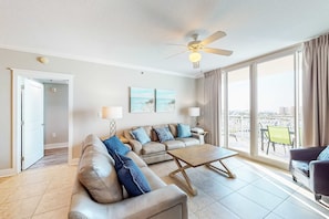 TV, offices - Fifth-floor condo with balcony, pools, hot tub, gym, W/D, &WiFi - beach access (Fort Walton Beach)